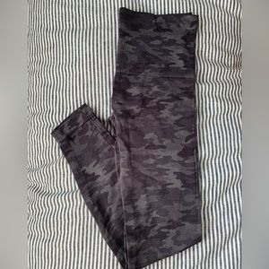Spank Look At Me Now Seamless Black Camo Leggings Sz Large
